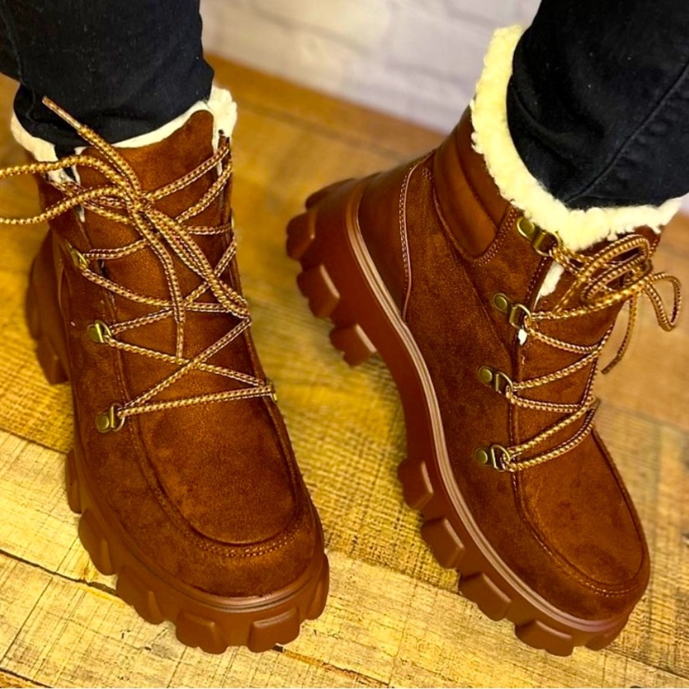 Super cute booties with fur lined material